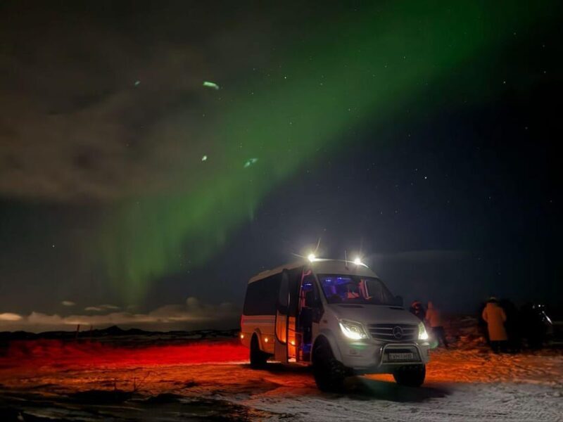 Reykjavík: 4x4 Minibus Northern Lights with Photo and Cocoa - FAQs
