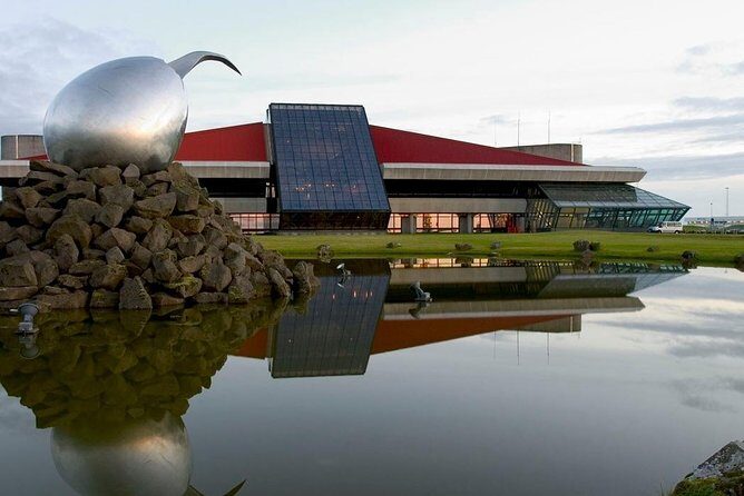 Reykjavik area to Keflavik Private Luxury Airport Transfer - Key Points