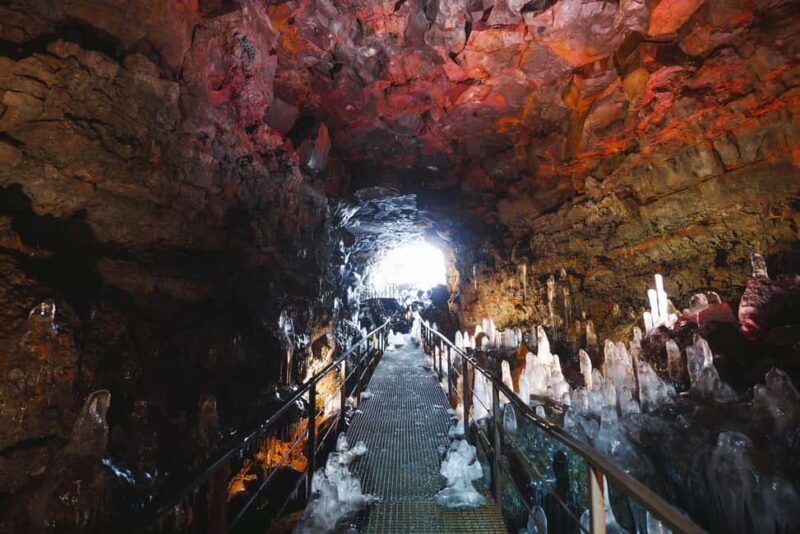 Reykjavik: Evening Lava Tunnel and Northern Lights Hunt - Reykjavik: Evening Lava Tunnel and Northern Lights Hunt — A Thorough Review