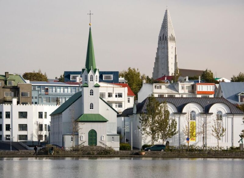 Reykjavik: Express Walk with a Local in 60 minutes - Exploring Reykjavik in 60 Minutes: What to Expect
