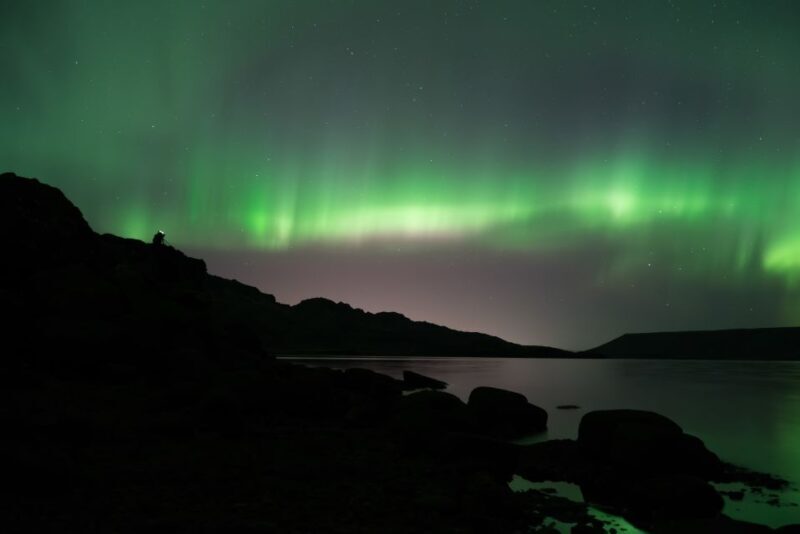 Reykjavík: Group Northern Lights Tour with Pics & Hot Cocoa - Why Choose This Tour?