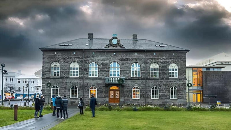 Reykjavik Midnight Sun Ghost Walk - What Makes the Guides Stand Out?