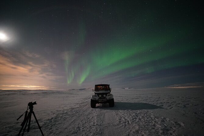 Reykjavik: Northern Lights Tour - Pro Aurora Photos - Small Group - The Experience: A Day in the Life