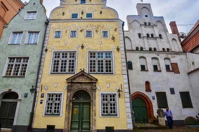 Riga Old Town, C Market & Art Nouveau Guided Walking Tour - Discover Riga’s Charms in One Guided Walk