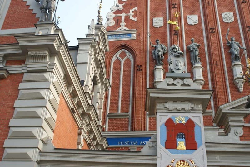 Riga: Old Town Walking Tour with Art Nouveau Highlights - The Highlights: Landmarks and Architectural Marvels