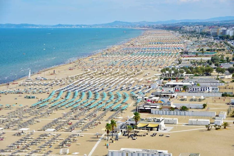 Rimini: Beach Umbrella and Sun Bed at 67 Beach with Drink - Who Should Consider This Experience?