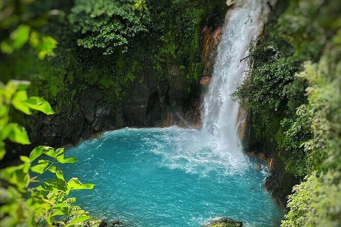Rio Celeste Waterfall Plus Sloths and wildlife Sanctuary - What Makes This Tour Stand Out?