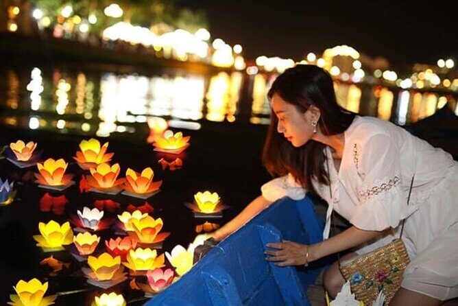 River Boat Ride by Night with Drop Flower Lantern in Hoi An - Key Points