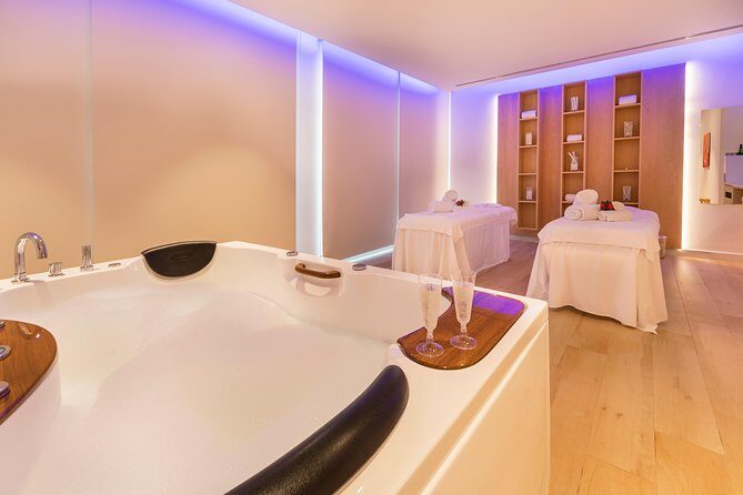 Romantic couple massage + SPA entry and private jacuzzi with cava - Who Should Book This Experience?