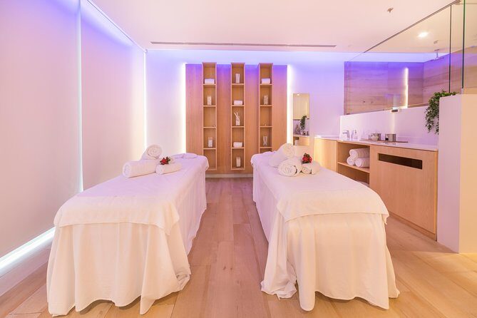 Romantic couple massage + SPA entry and private jacuzzi with cava - Wrapping Up