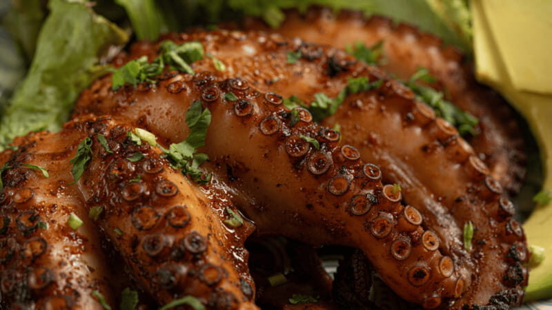 Romantic dinner in front of the sea - Key Points