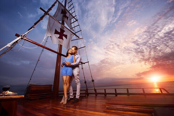 Romantic Dinner in the Spanish Galeon with Sax in Cancun. Lobster & Beef menu. - Who Should Consider This Tour?