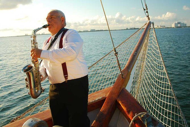 Romantic Dinner on a Spanish Galeon in Cancun - The Itinerary and Setting