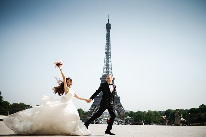 Romantic Eiffel Tower Couple Photoshoot - Romantic Eiffel Tower Couple Photoshoot: An Endearing Parisian Memory Maker