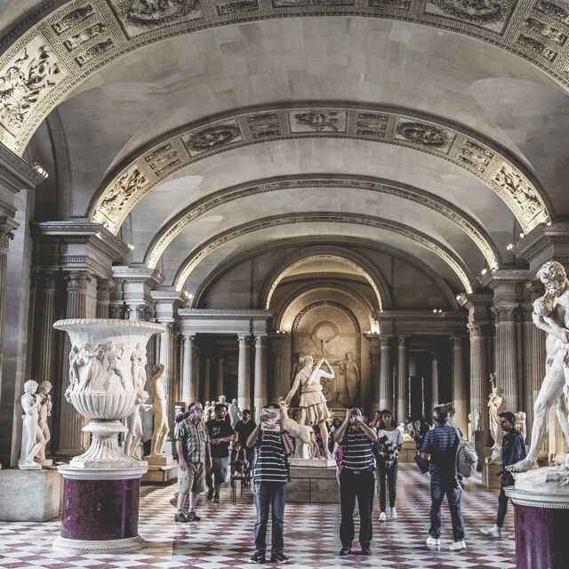 Romantic Louvre guided tour - FAQs