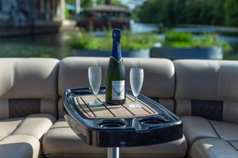 Romantic photo shooting on a private boat in Paris - The Overall Value and Who Should Book