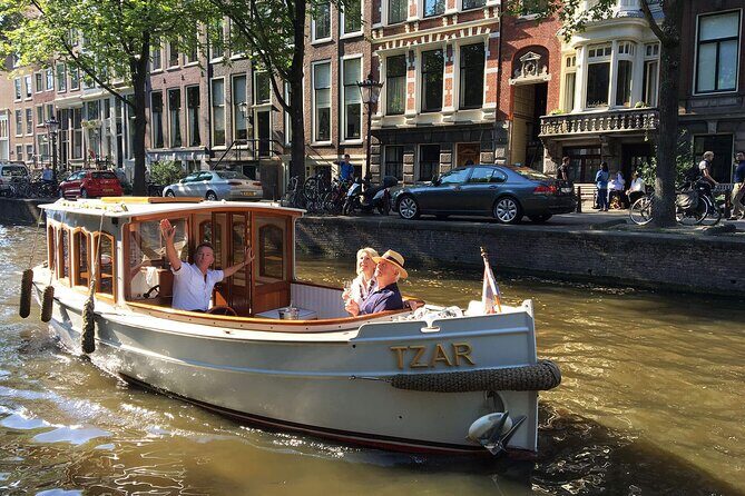 Romantic Private Boat Tour Amsterdam 90min incl welcome drink - The Experience and Atmosphere
