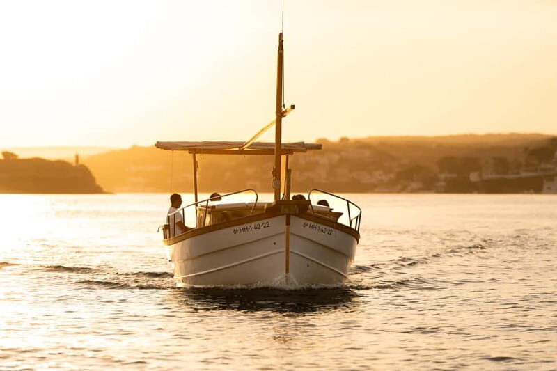 Romantic private tour of the Port of Mahón - Classic Llaut - Key Points