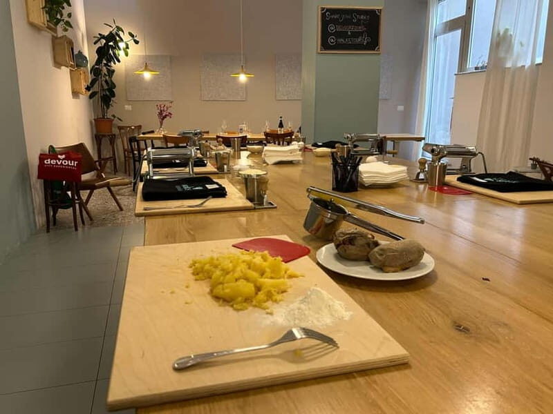 Rome: Gnocchi and Tiramisu Cooking Class with Unlimited Wine - Key Points