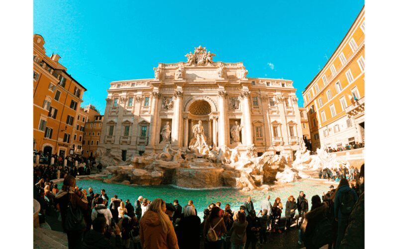Rome: Guided Tour of its Squares and Fountains for Spanish Speakers - Key Points