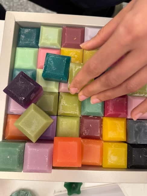 Rome: Make Your Own Candle Near the Colosseum - FAQ