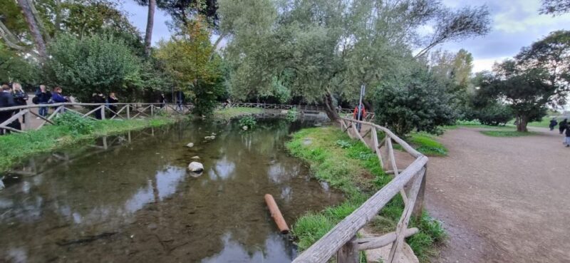 Rome: Mini hike to the ancient Parco degli Acquedotti - Via del Pigneto and the Urban Landscape