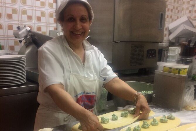 Rome Pasta and Tiramisu Class: Ravioli, Fettuccine and Fine Wine - Who Will Love This Experience?