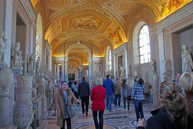 Rome: Skip-the-Line Vatican museum and Sistine Chapel Ticket - The Reality of Queues and Crowds