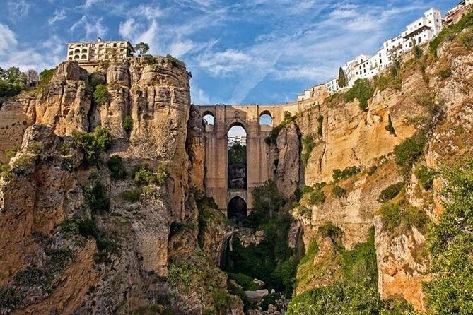 Ronda and white village of Setenil Private tours from Granada up to 8 persons - Exploring the Beauty of Ronda and Setenil de Las Bodegas: A Detailed Review