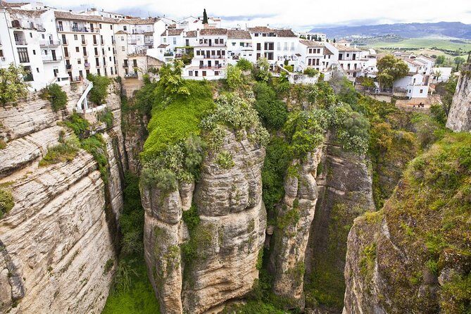 Ronda and White Villages Guided Day Tour from Seville - An In-Depth Look at the Ronda and White Villages Day Tour