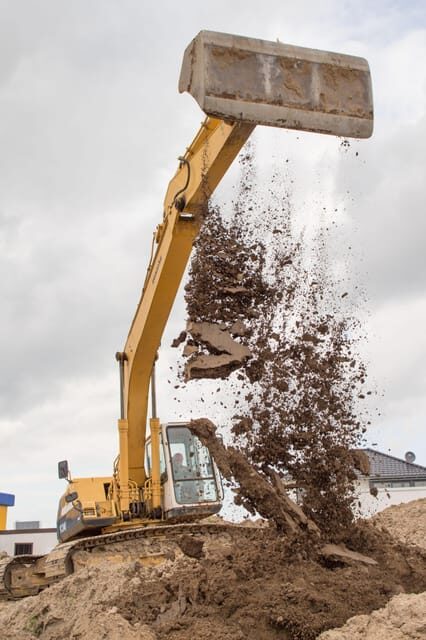 Rostock: 25t chain excavator digging at the Rostock excavator playground - What to Expect at the Rostock Excavator Playground