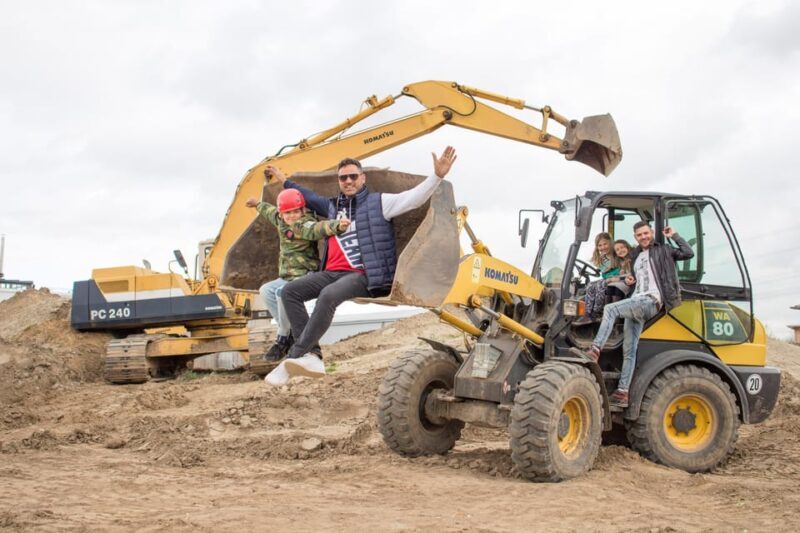 Rostock: 25t chain excavator digging at the Rostock excavator playground - FAQ
