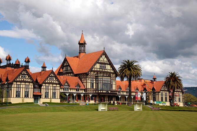 Rotorua and Waitomo - Who Will Love This Tour?