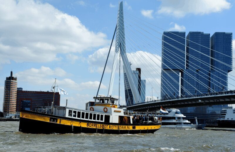Rotterdam: Pub Cruise with Drinks and Bites - The Boat and Its Atmosphere