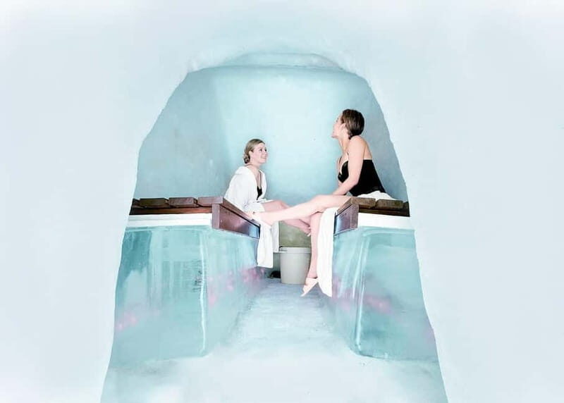 Rovaniemi: Ice Restaurant Dinner with Snow Sauna & jacuzzi - Key Points