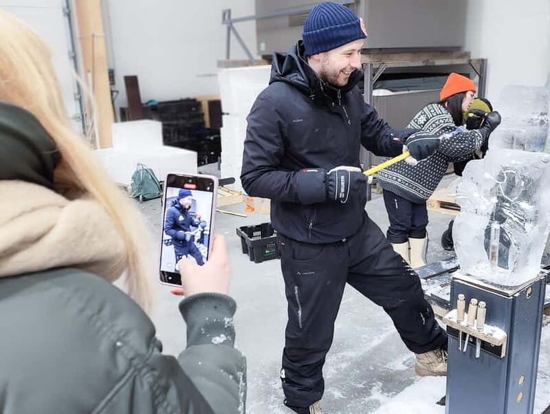 Rovaniemi: Ice sculpting experience with dinner at Kota - FAQ