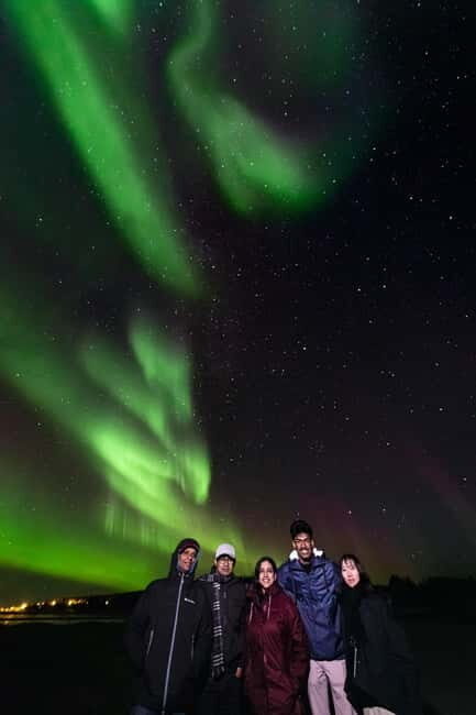Rovaniemi: Northern Lights Family Tour with Photographer - The Social Aspect and Group Size