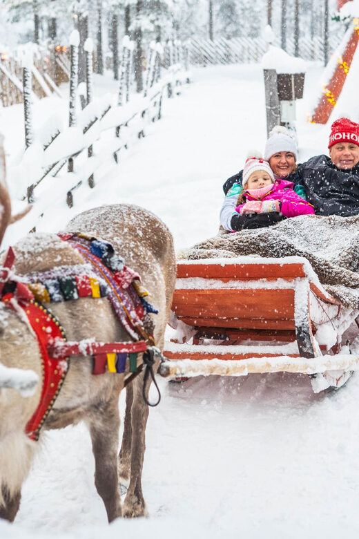 Rovaniemi: Private Pro Photoshoot in Santa Claus Village - In-Depth Review of the Santa Claus Village Photoshoot Experience