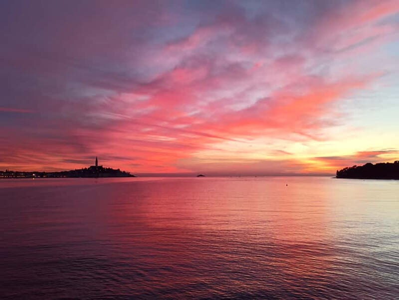 Rovinj: Dolphin Watching Sunset Speedboat Tour with Drinks - What’s Included and What to Keep in Mind