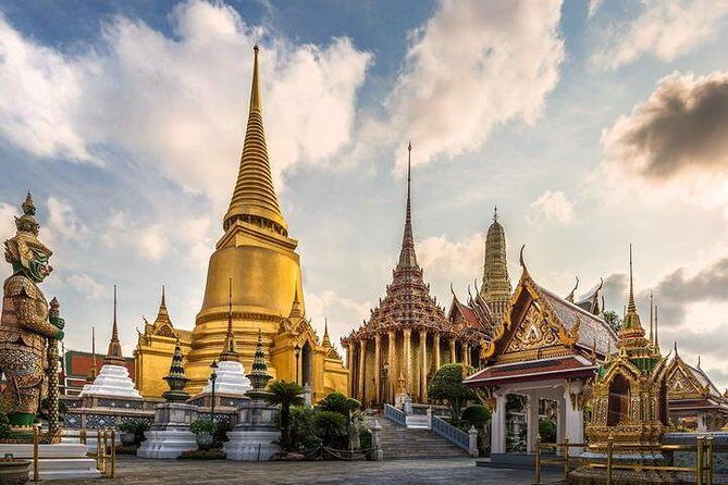 Royal Grand Palace and Bangkok Temples: Half Day Tour - Key Points