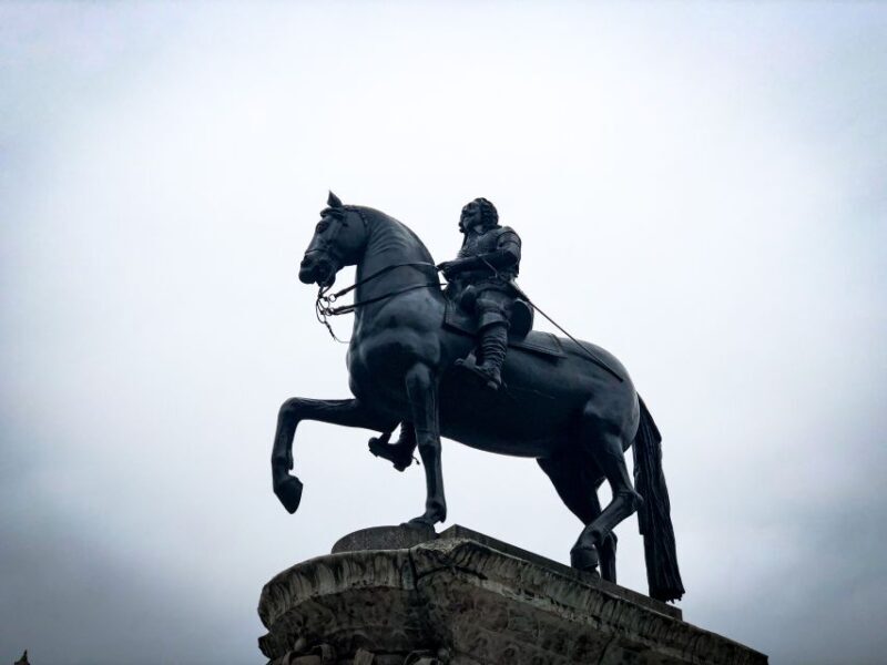 Royal London: from Saxons to Tudors & Stuarts Walking Tour - Key Points