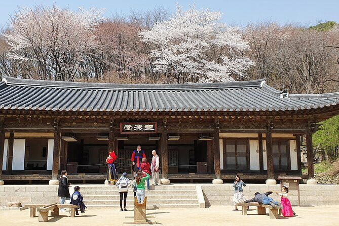 Royal Palace and Traditional Villages Wearing Hanbok Tour - The Sum Up