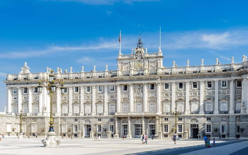 Royal Palace of Madrid: Private tour with entrance included - Key Points