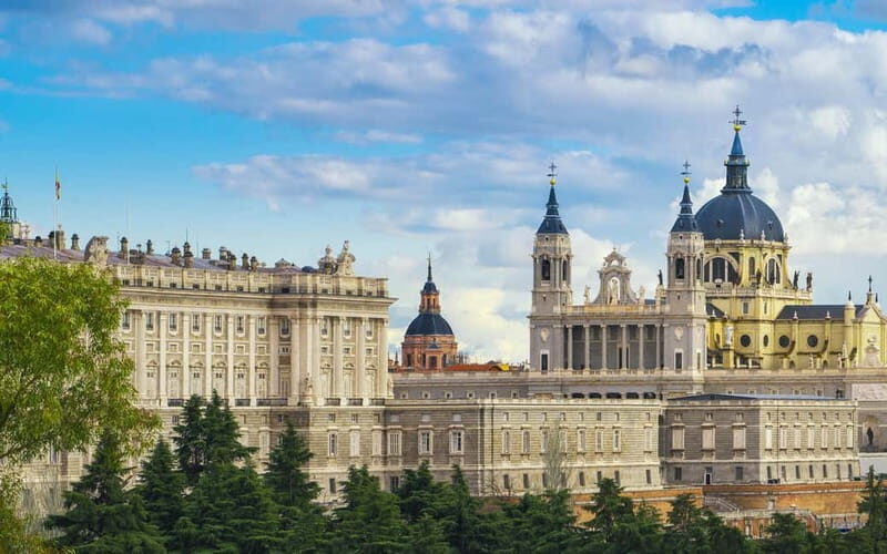 Royal Palace of Madrid: Private tour with entrance included - Starting Point: A Grand Equestrian Welcome