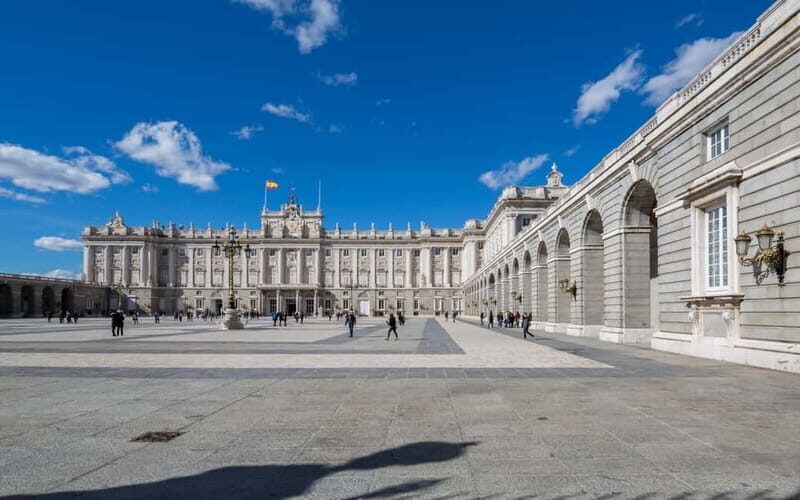 Royal Palace of Madrid: Private tour with entrance included - Free Time and Additional Attractions