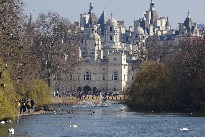 Royal Tour of St James', Parks, Palaces and Royal intrigue - An In-Depth Look at the Tour Experience