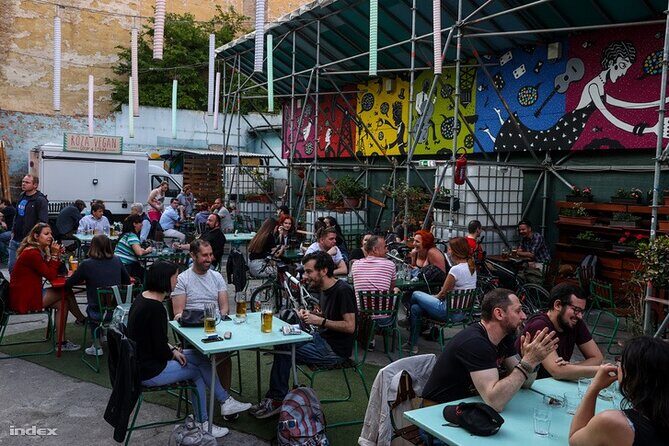 Ruin Bars Tour (Culture, history, and drinks) PROMO PRICE - Key Points