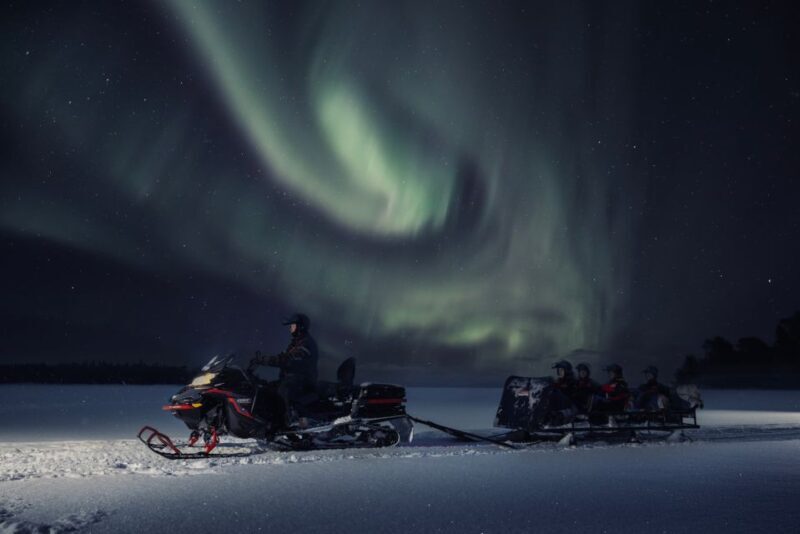 Ruka: Starlight sledging to search for Northern Lights - An Easy-Access Adventure with Guided Comfort