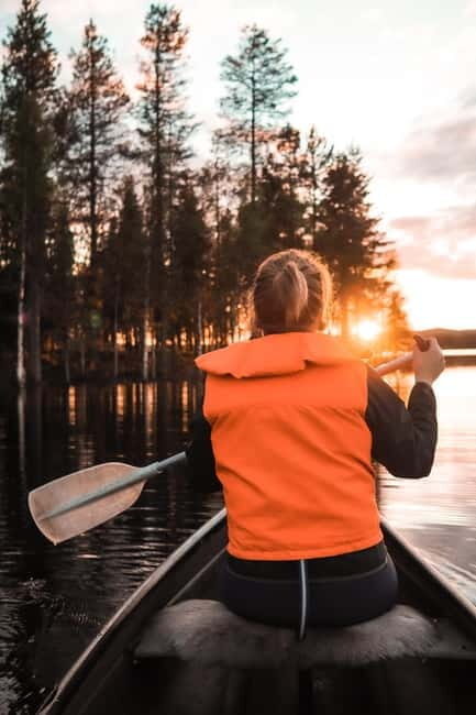Ruka : Summer evening canoeing on the lake Rukajärvi - Key Points