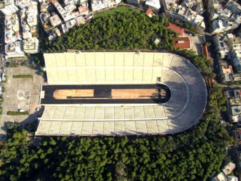 Running Through The History Of Athens with personal trainer - Historic Landmarks: Temple of Zeus and Hadrian’s Arch